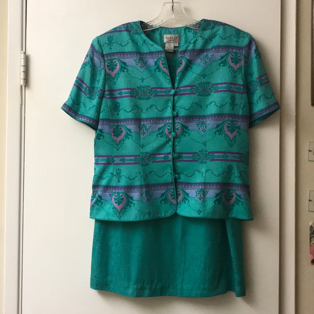 Beautiful Papell Signature 2-Piece Silk Suit
